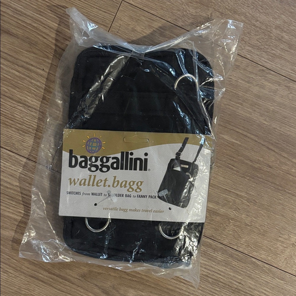 Baggallini Black Wallet.Bagg Convertible Crossbody Wallet